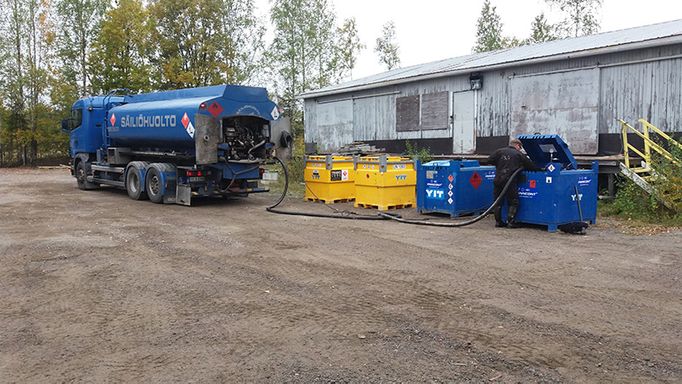 Vaurioitunut IBC-pakkaus tarkastetaan ennen kuin se otetaan uudelleen käyttöön