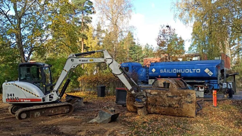 Mihin vanha öljysäiliö toimitetaan poiston jälkeen?